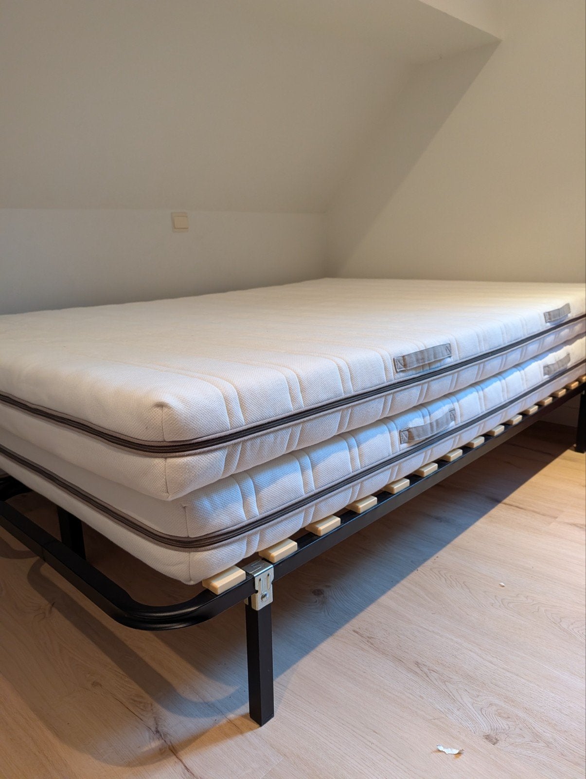 Lit Ikea + 2 matelas 140*200cm, Enlèvement