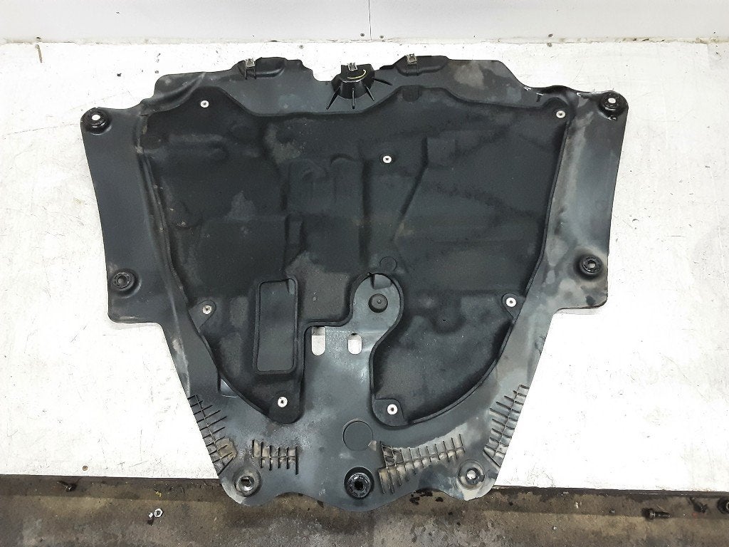 CACHE SOUS MOTEUR Dacia Sandero III (01-2019/-) (758929087R), Dacia, Renault Deutschland AG, Utilisé, Peter-Huppertz-Straße 5
51063  Köln, DE
