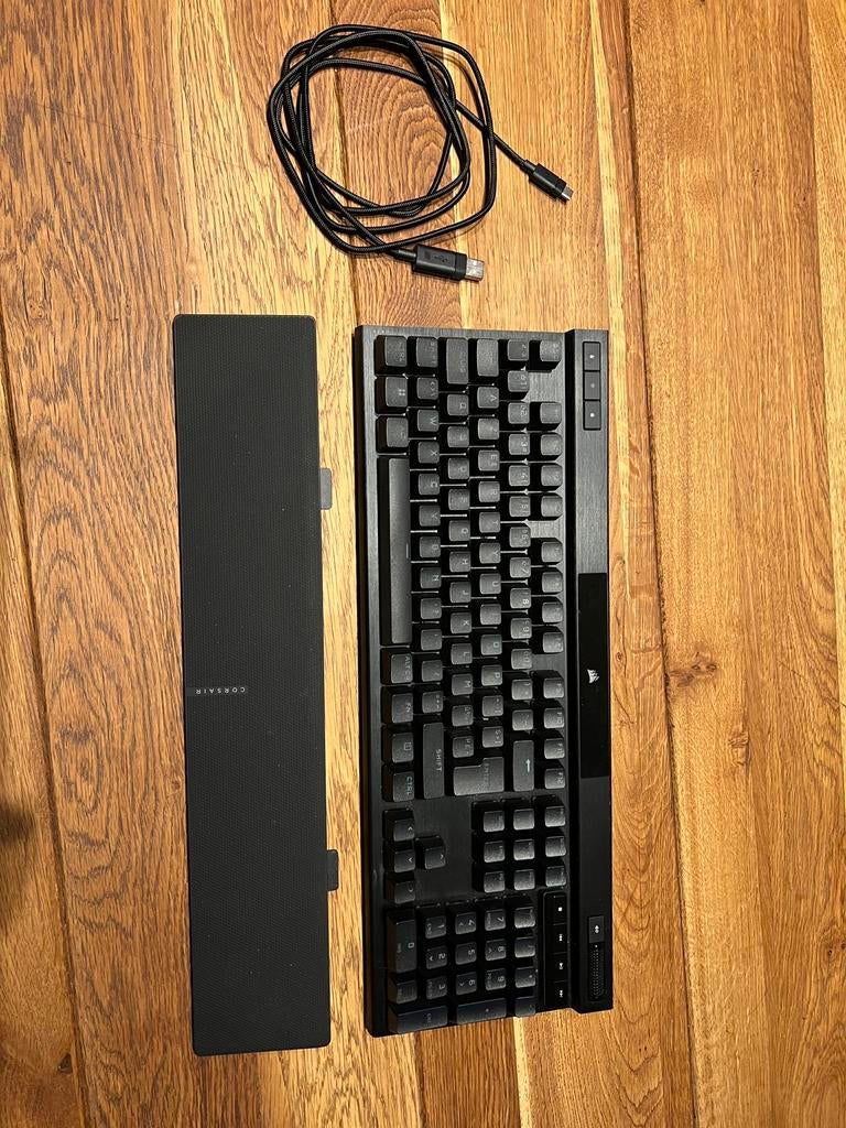 Corsair K70 RGB PRO Gaming Toetsenbord Cherry Mx Red Azerty, Informatique & Logiciels, Enlèvement, Azerty, Comme neuf, Clavier gamer