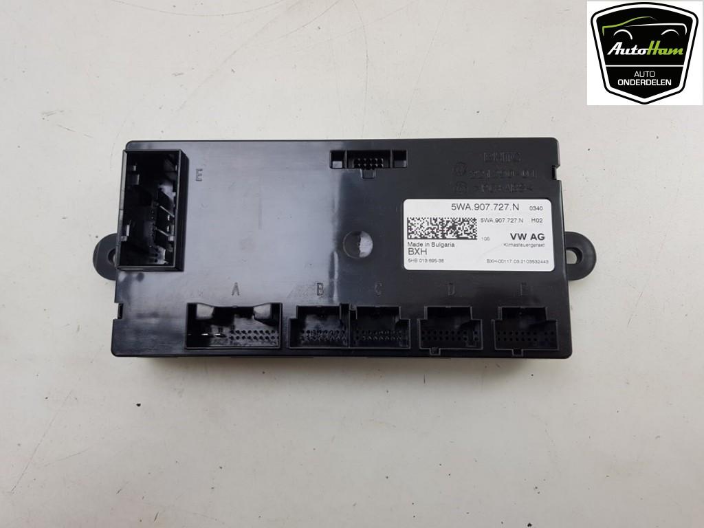 COMPUTER KACHEL Volkswagen Golf VIII Variant (GC5), Gebruikt, Volkswagen