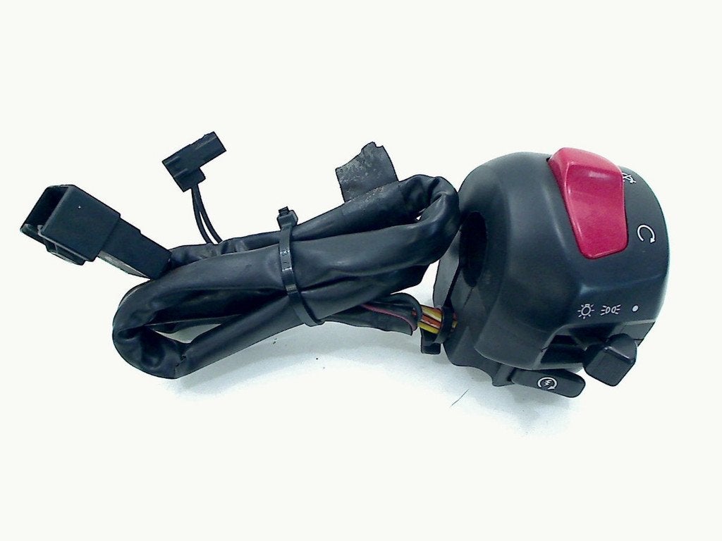 COMMUTATEUR DROIT GSF 600 Bandit 2000-2004 (GSF600 MK2), Dhr. S. di Majo, Utilisé, Info@cama-motorparts.nl, P.J. Troelstraweg 8 8
3144 CX  MAASSLUIS, NL