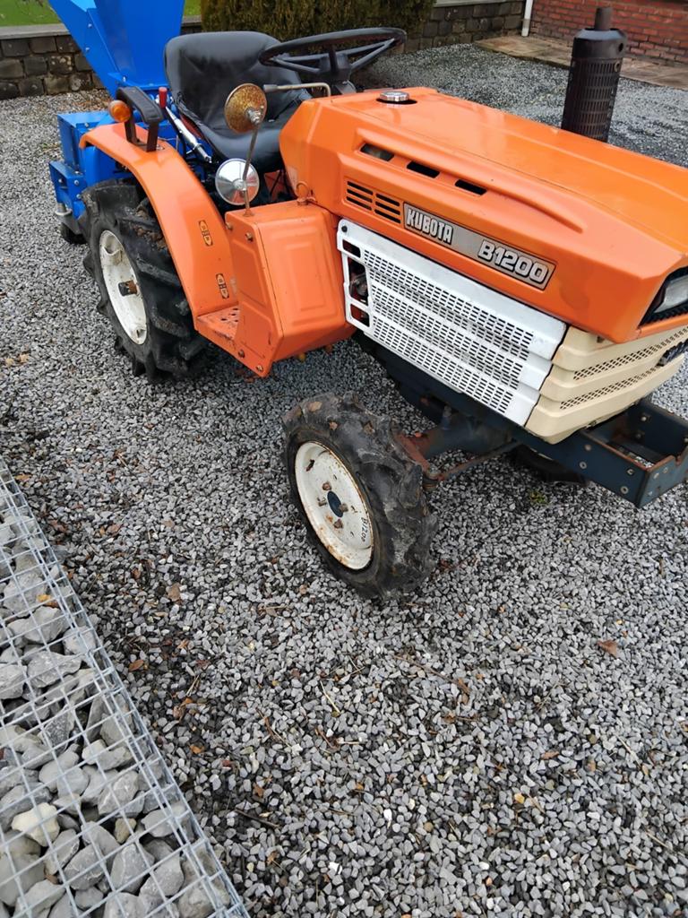 Kubota 4x4 met hakselaar, Articles professionnels, Enlèvement