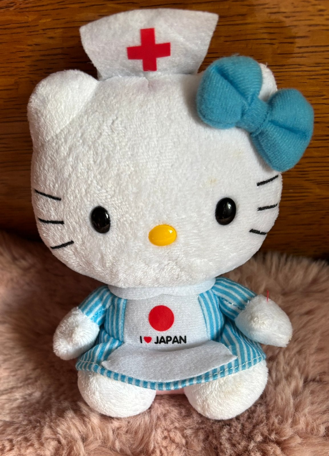 Hello Kitty knuffeltje,verpleegster’met bolletjes in., Korrelvulling, Ophalen of Verzenden, Zo goed als nieuw, Kat