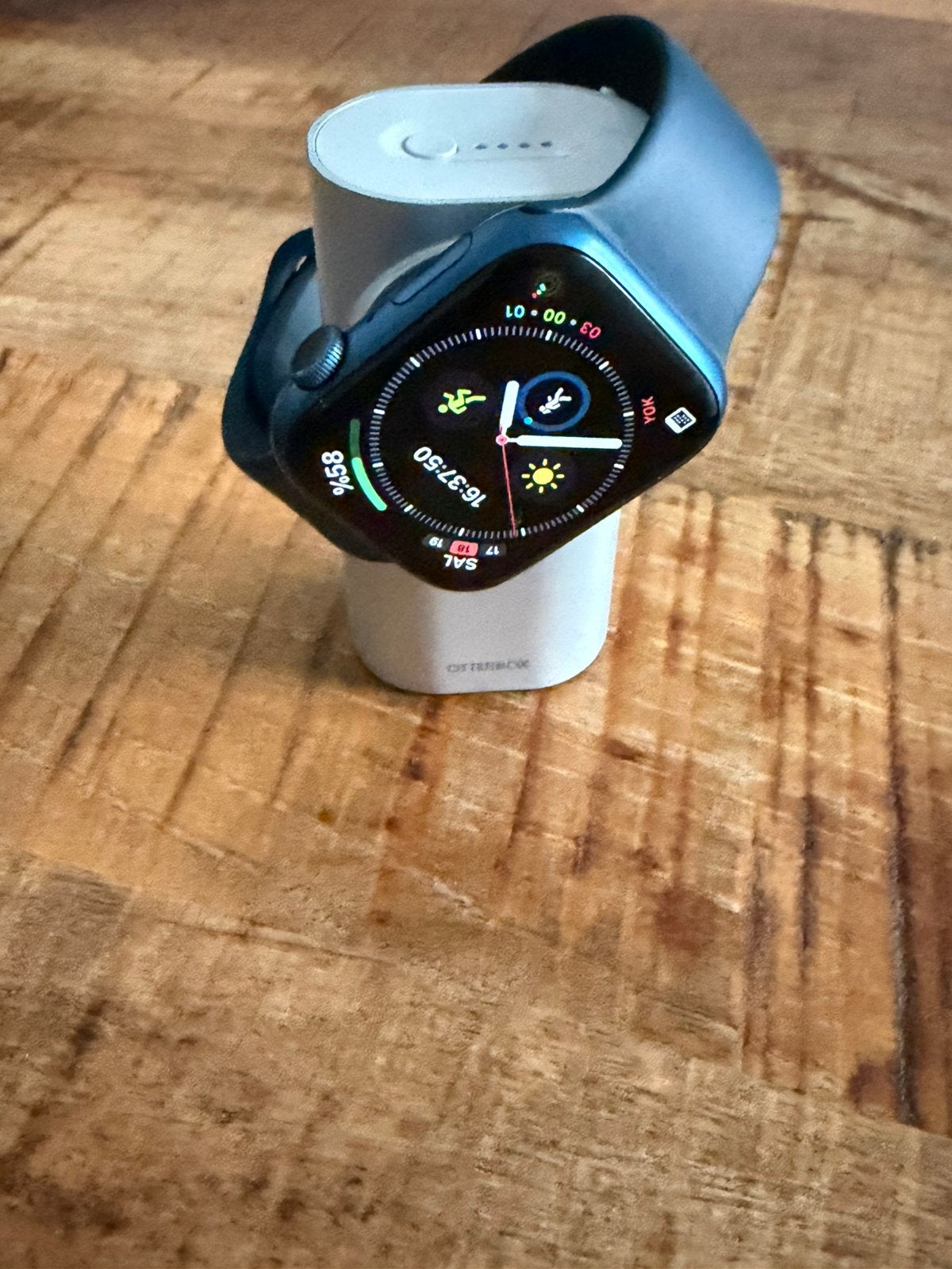 Apple Watch Series 7 45mm + OtterBox Powerbank, Ophalen, Zo goed als nieuw