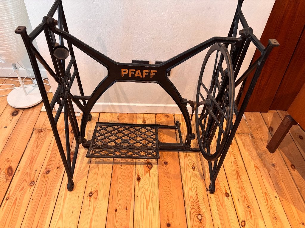 PFAFF treadle sewing machine base, Ophalen