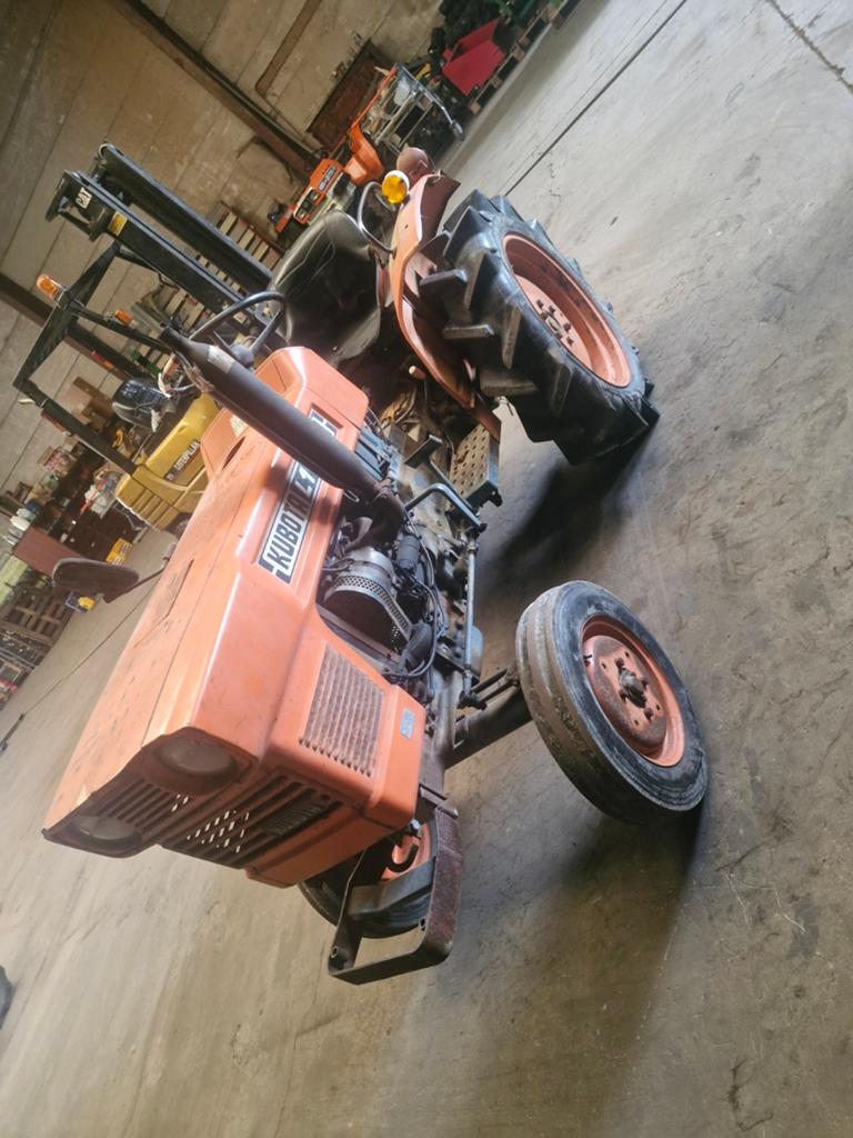 Tracteur Kubota tout fonctionne parfaitement, Articles professionnels