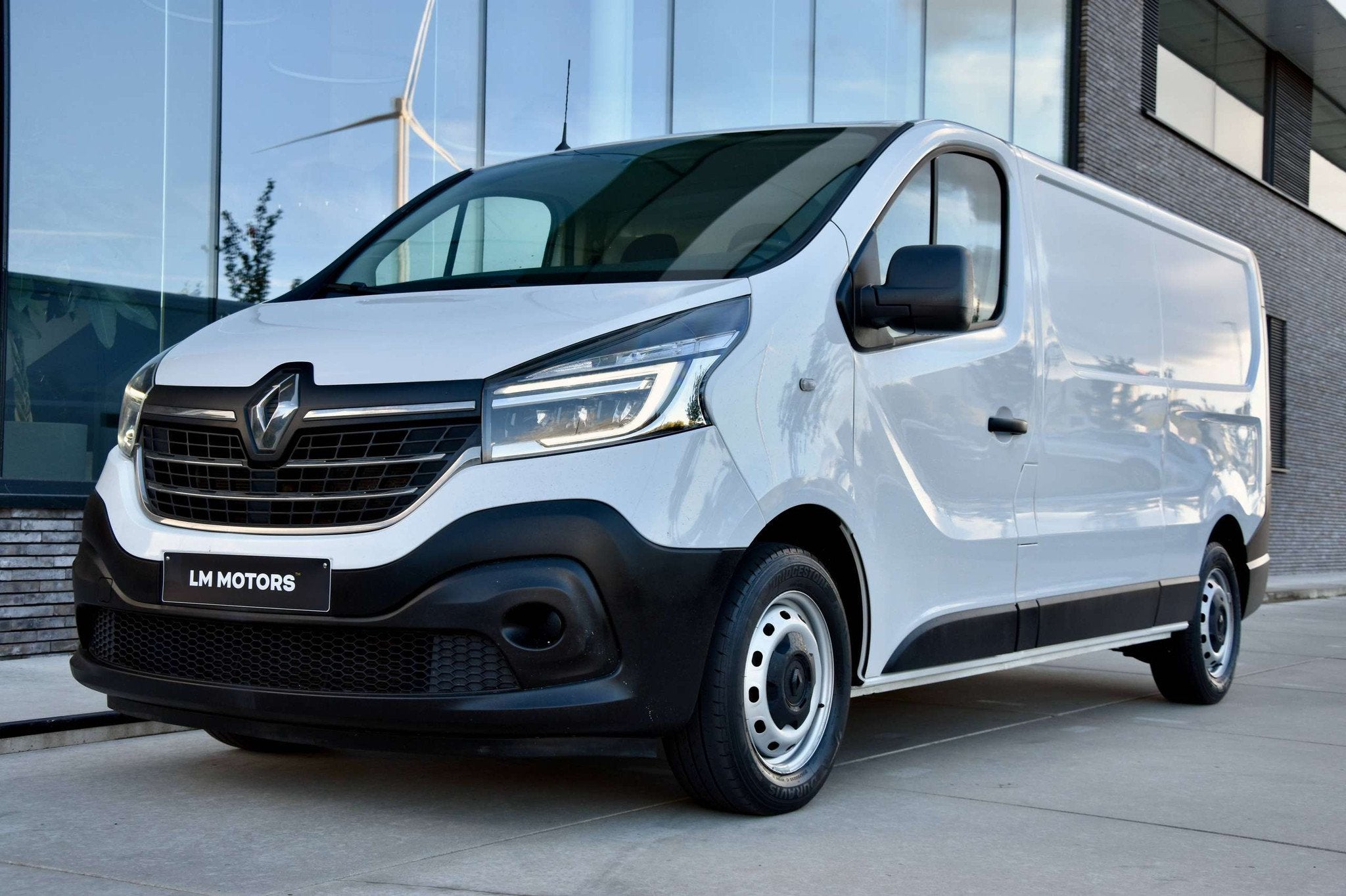 Renault Trafic 2.0 dCi 27 L2H1 *LICHTE VRACHT*, Autos, Ordinateur de bord, Achat, Euro 6, 3 places