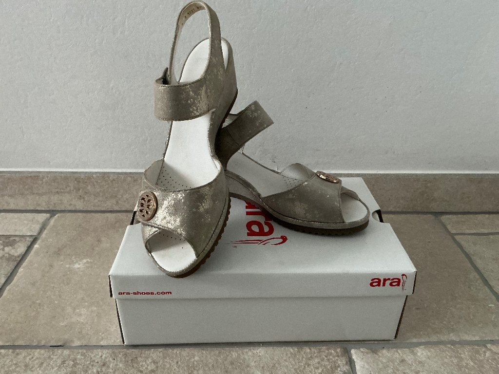 ARA nieuwe sandalen maat 41, Kleding | Dames, Schoenen, Beige, Zo goed als nieuw, Sandalen of Muiltjes, Ophalen of Verzenden