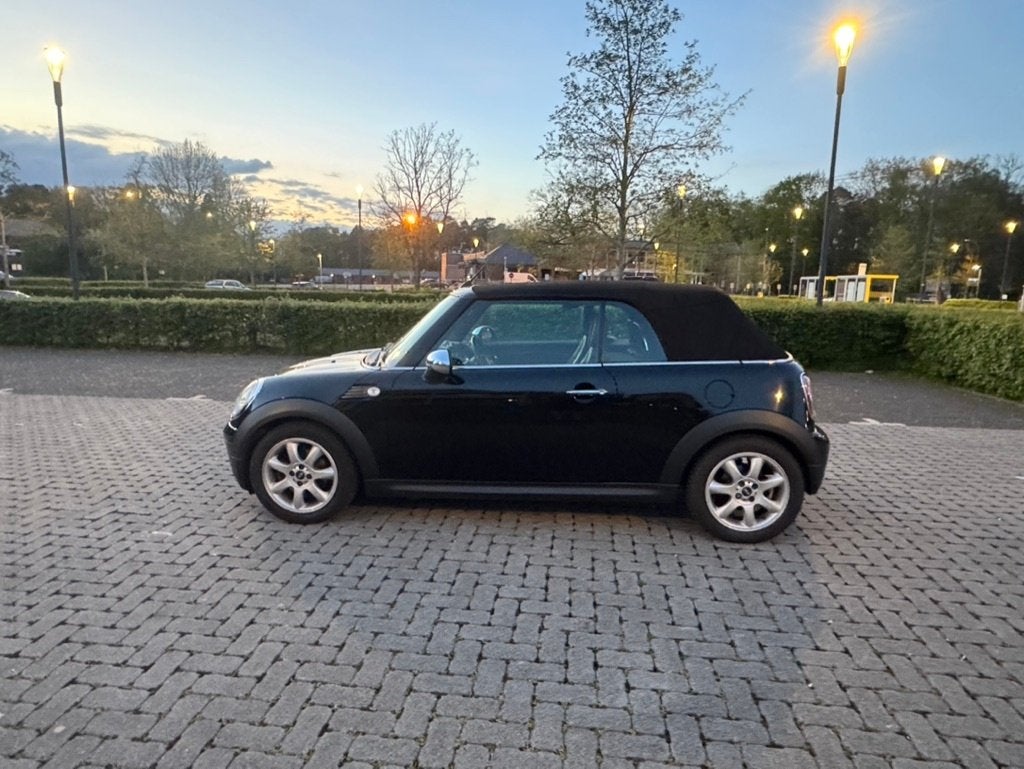 MINI Cooper Cabrio 1.6 benzine, lederen airco,velgen, Auto's, Mini, 4 zetels, Cabriolet, Zwart, Leder
