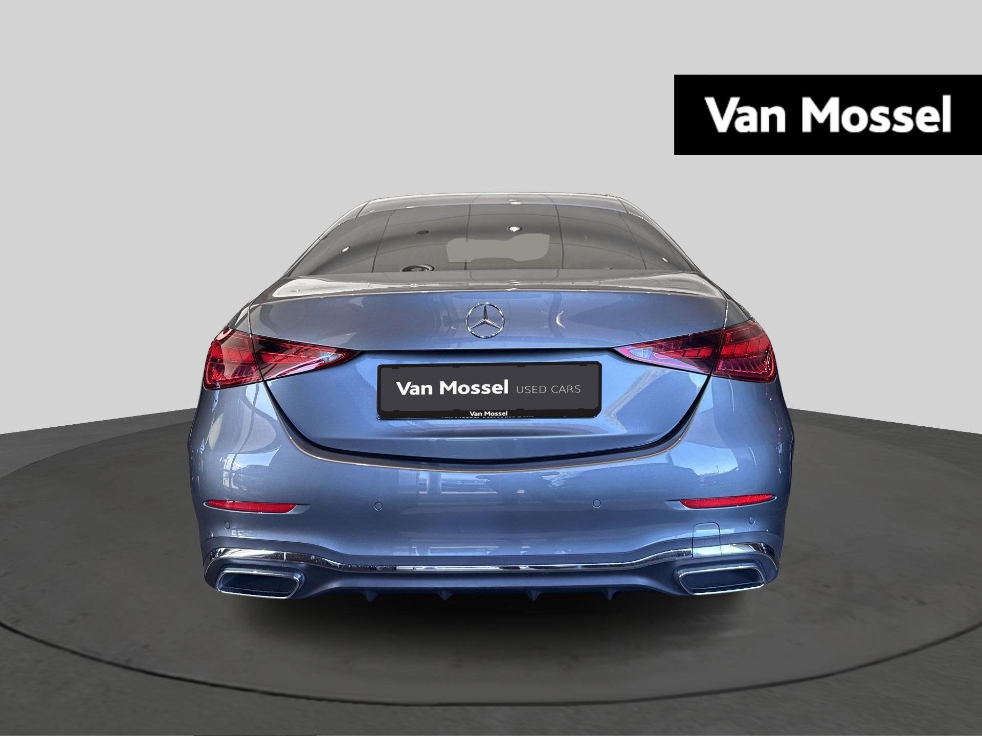 Mercedes-Benz C 180 AMG Line Berline + DIGITAL LIGHT + PANOR, Auto's, Automaat, 4 deurs, 4 cilinders, Bedrijf