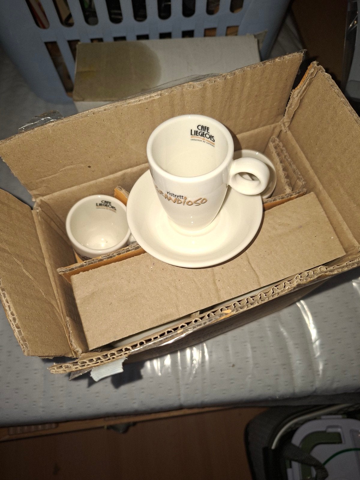 ensemble de 6 tasse, Enlèvement
