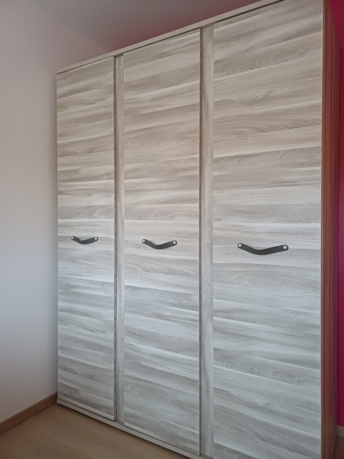 4-delige 1 persoonskamer: bed, nachtkast, commode en kleerka, Kinderen en Baby's, Ophalen, Zo goed als nieuw, Jongetje of Meisje