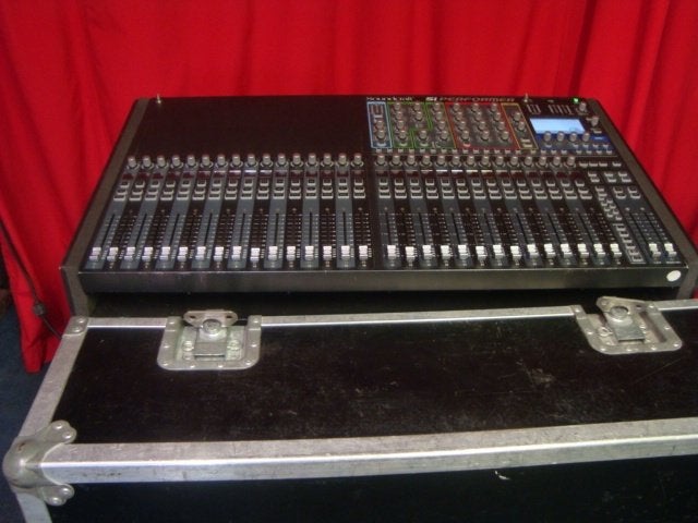 Gebruikt: Soundcraft Performer 3 digtale mixer in flightcase, Ophalen, Gebruikt, 20 kanalen of meer, Microfooningang