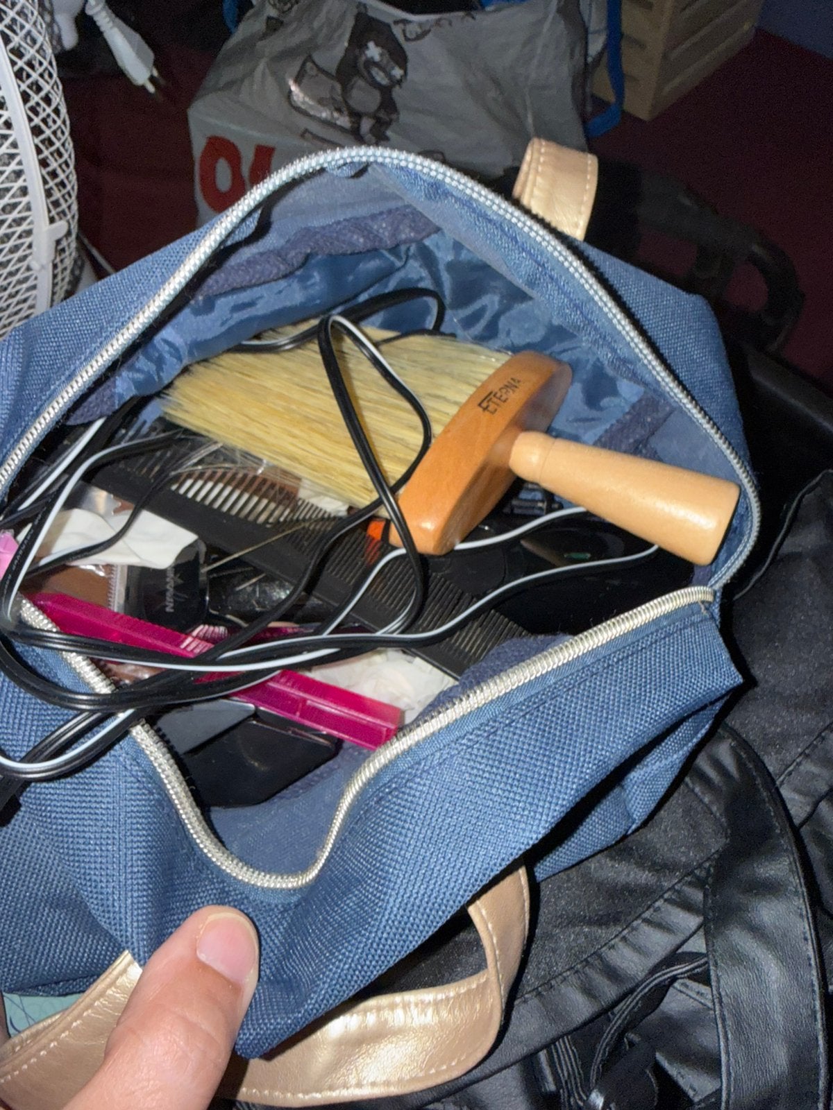 Valise sur roulettes de coiffeuse, Enlèvement