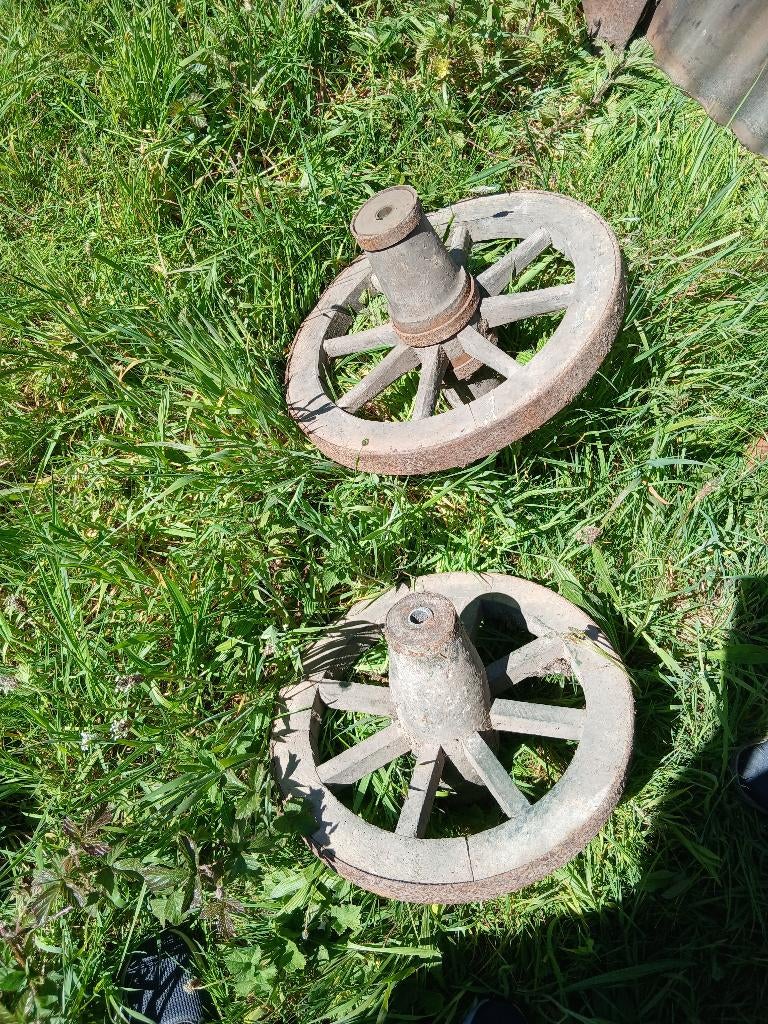 2 oude karwielen of kruiwagens, Ophalen of Verzenden