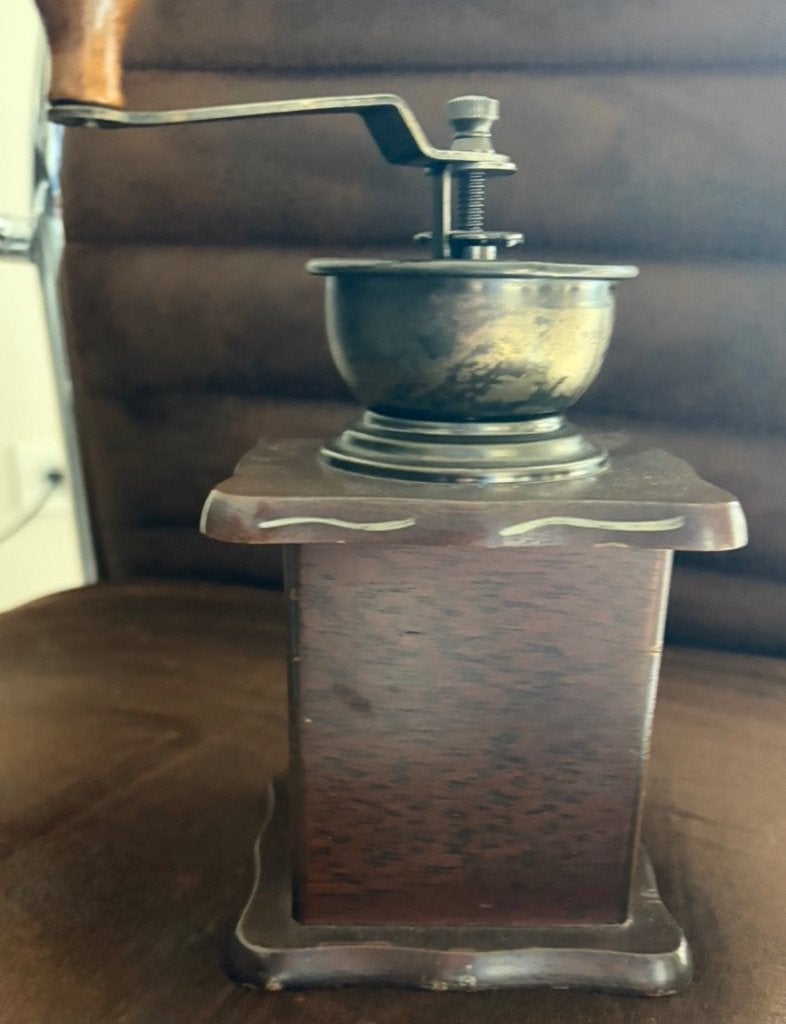 Vintage houten koffiemolen – authentiek en decoratief, Verzenden