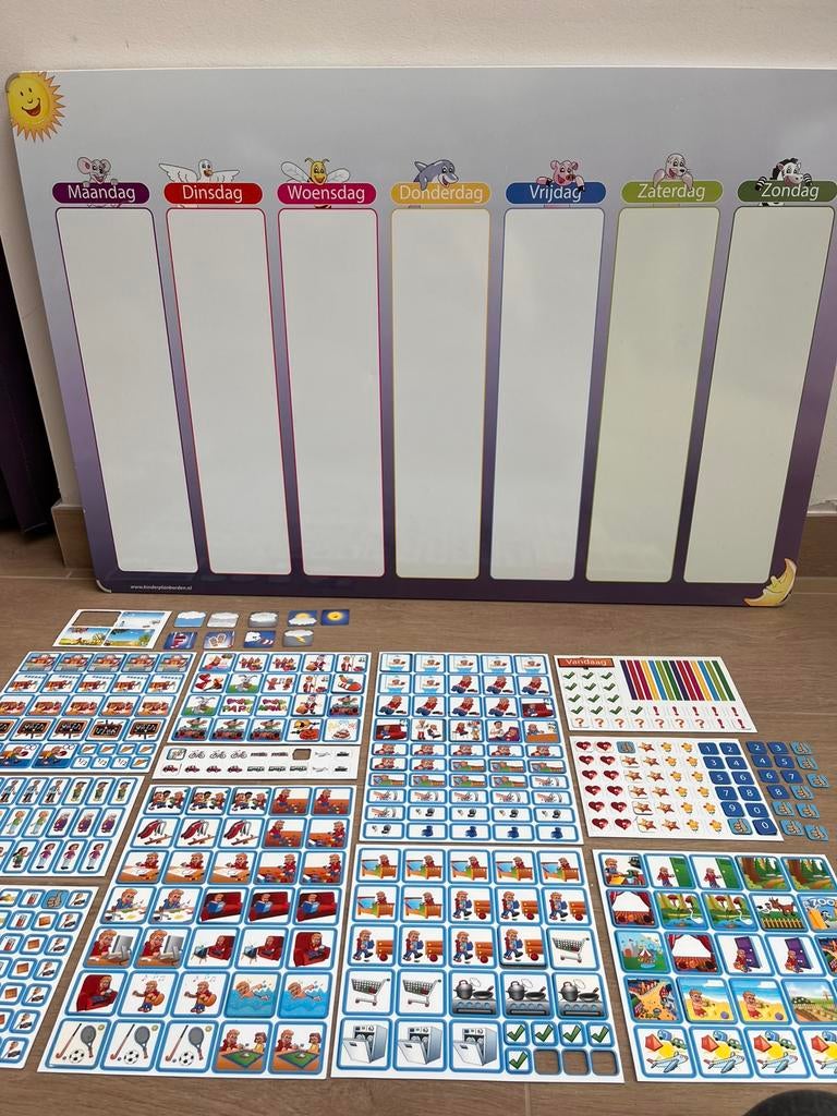 Kinderplanbord met groot lot magneetjes, Ophalen, Gebruikt