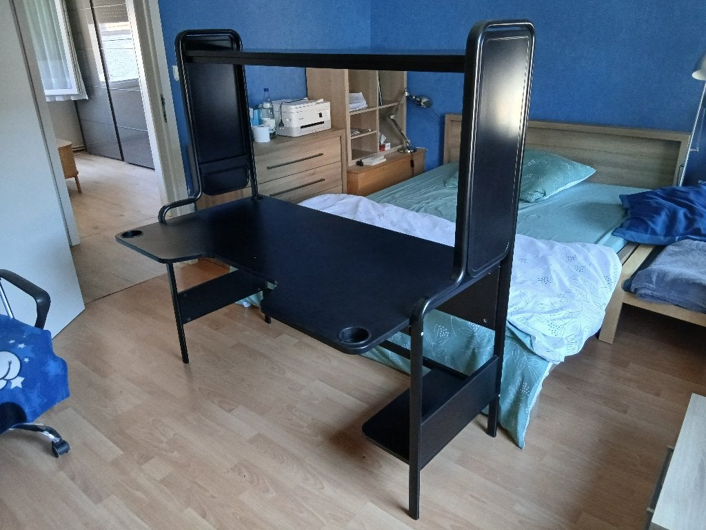 Bureau noir IKEA, Bureau gaming, 74 cm, Démontable, Utilisé