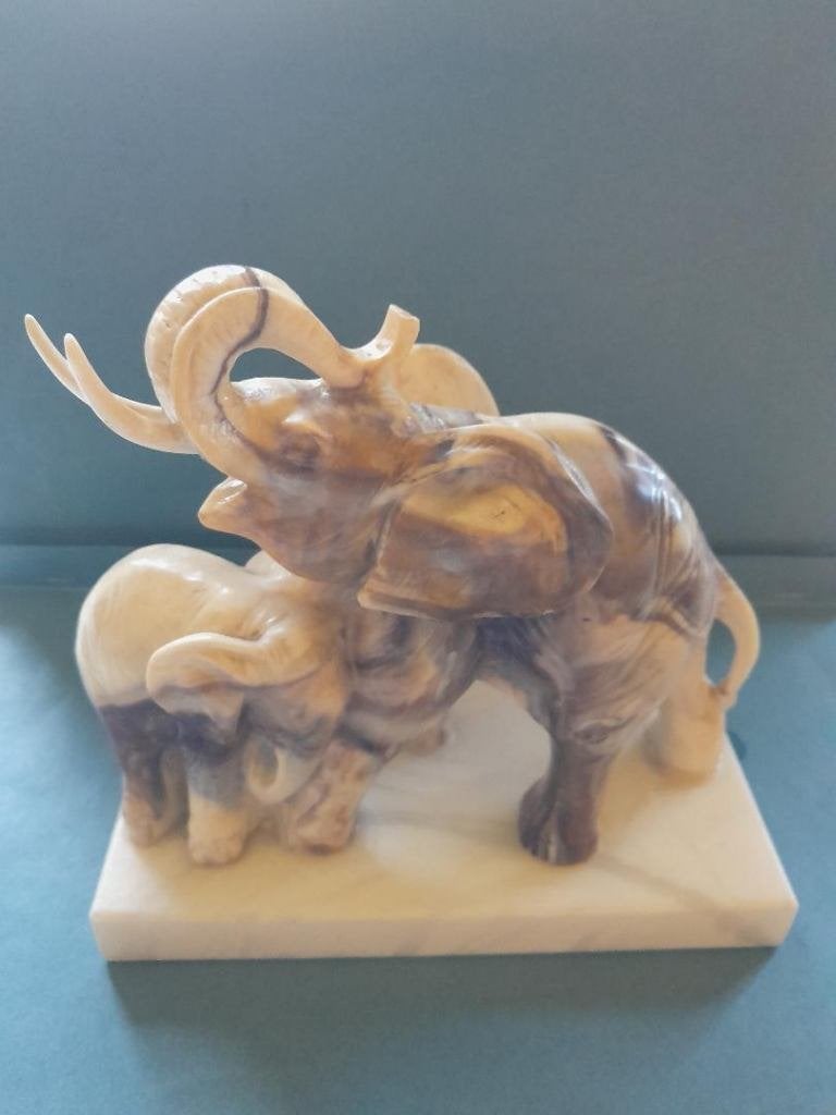Sculture Eléphante et son petit, Enlèvement ou Envoi