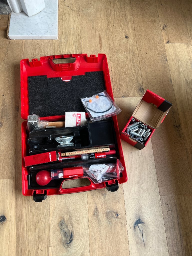 Klemset hilti betonboormachine, Doe-het-zelf en Bouw, Ophalen, Nieuw, Klem, Hilti