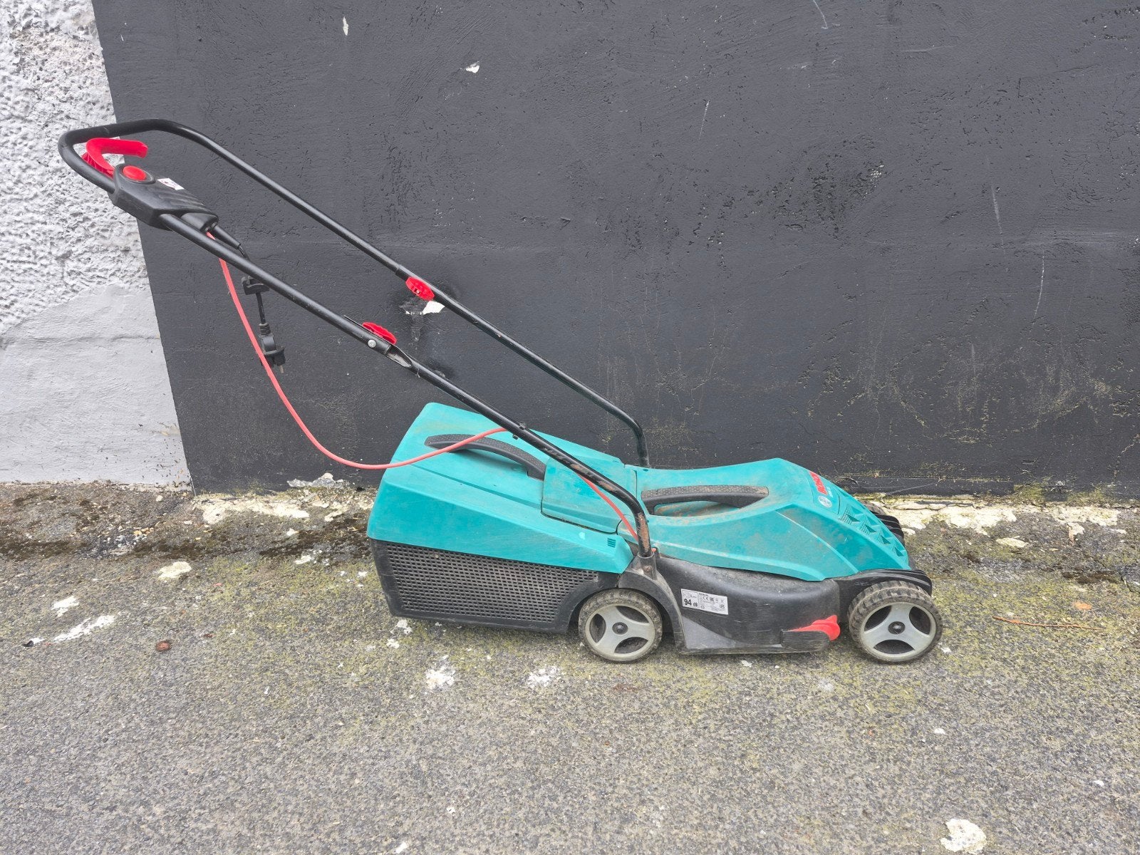 Bosch arm 32 grasmaaier, Tuin en Terras, Ophalen, Cirkelmaaier, Gebruikt, Elektrische grasmaaier