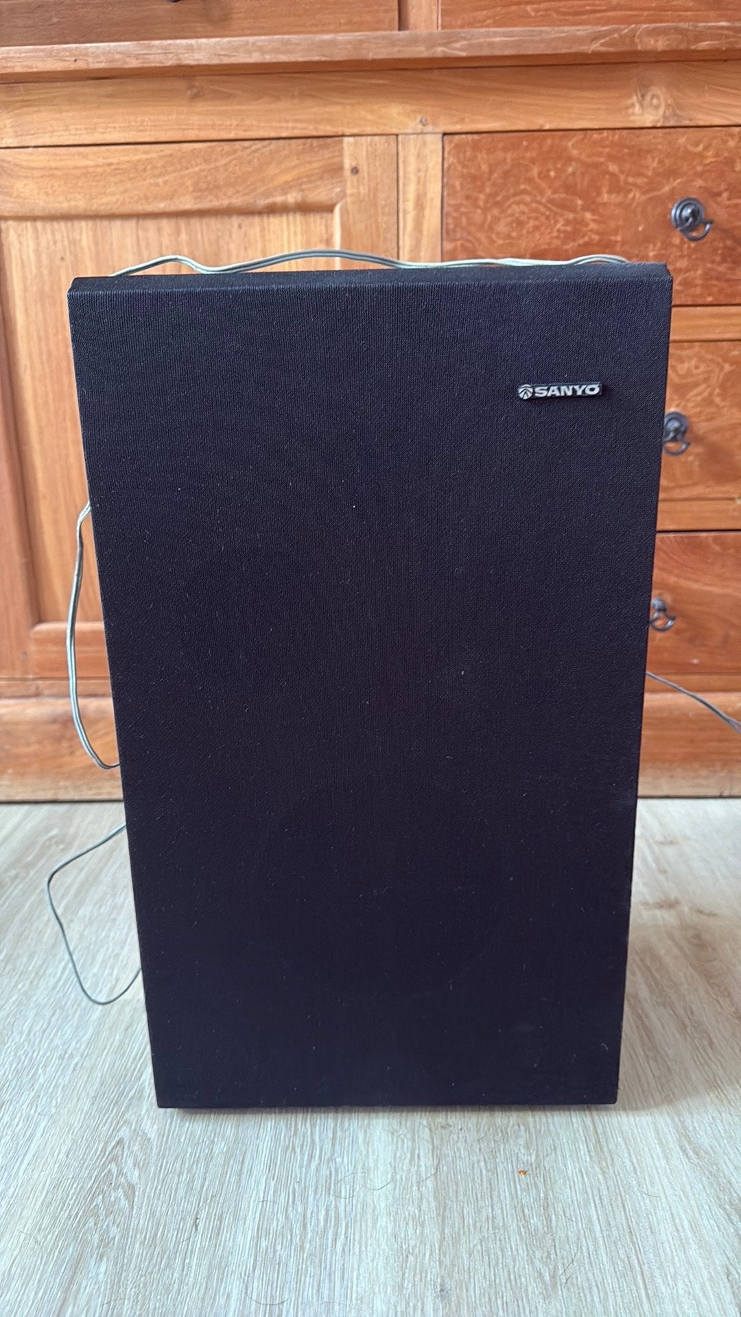 Sanyo, Enlèvement, Utilisé, Enceinte colonne