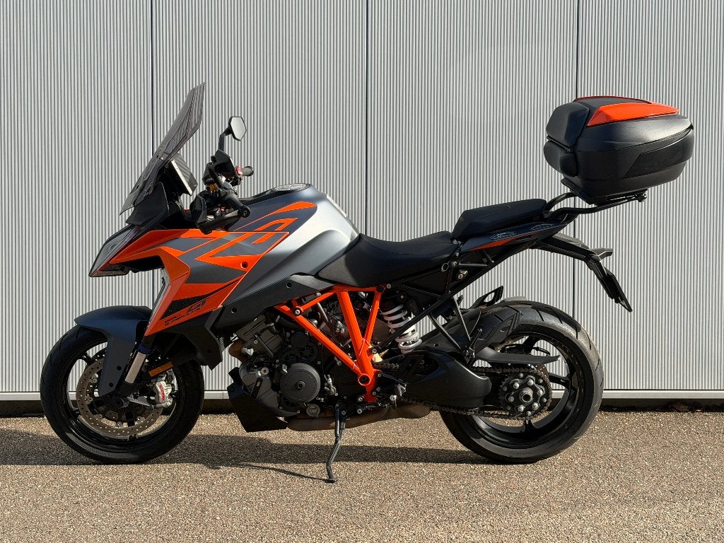 KTM 1290 Super Duke GT / Tech-Pack / Handverw. /2025 -9500km, 2 cilinders, Motorrijbewijs A, Handvatverwarming, Bedrijf