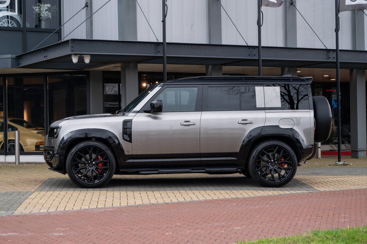 Land Rover Defender 110 P300e X-Dynamic HSE Urban Widetrack, Auto's, Land Rover, Automaat, Gebruikt, Leder, Hybride Elektrisch/Benzine