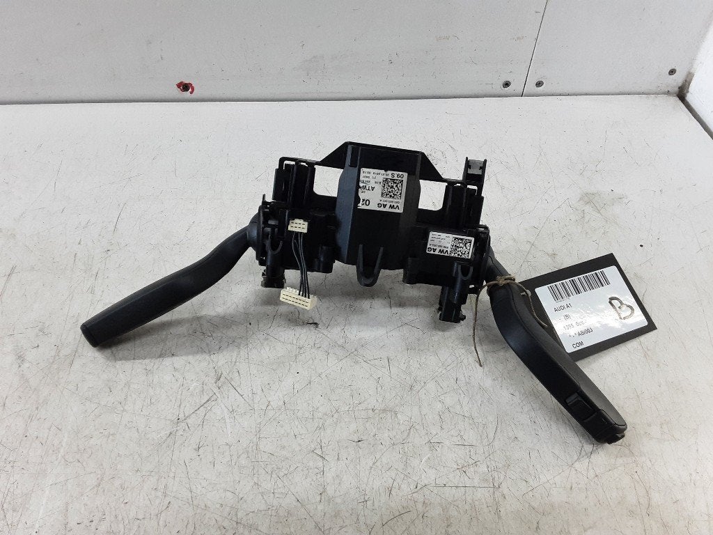 COMMUTATEUR Audi A1 (8X1 / 8XK) (8X0953501A), Mevr. I. Hauben, Audi, Utilisé, Rue de l'Espoir 34 34
4030  GRIVEGNÉE, BE
