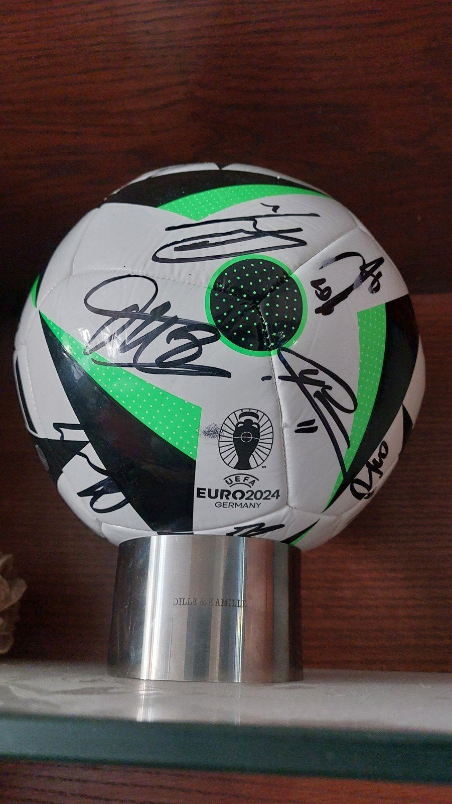 voetbal gesigneerd