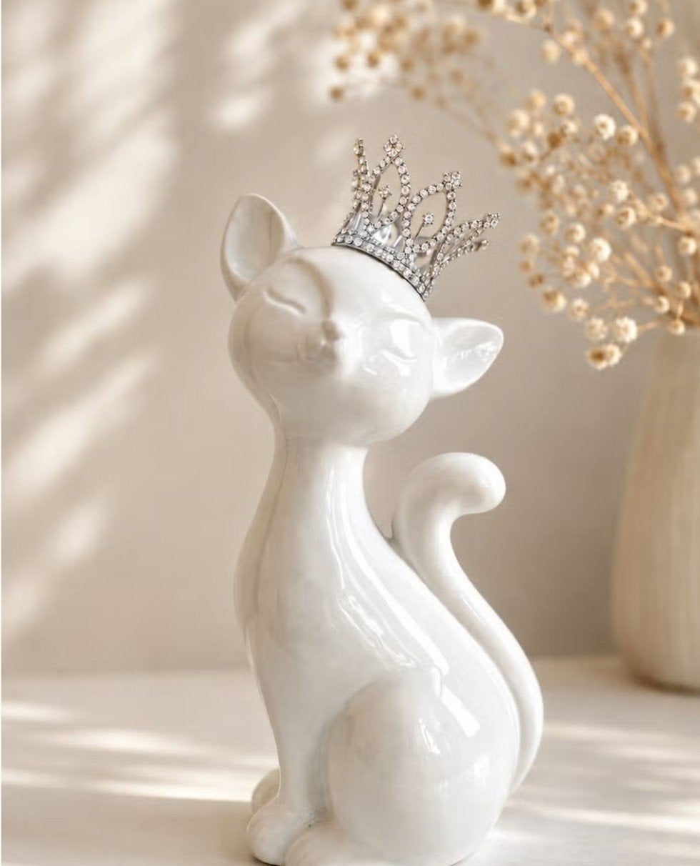 Beeld kat met diamanten kroon, Ophalen