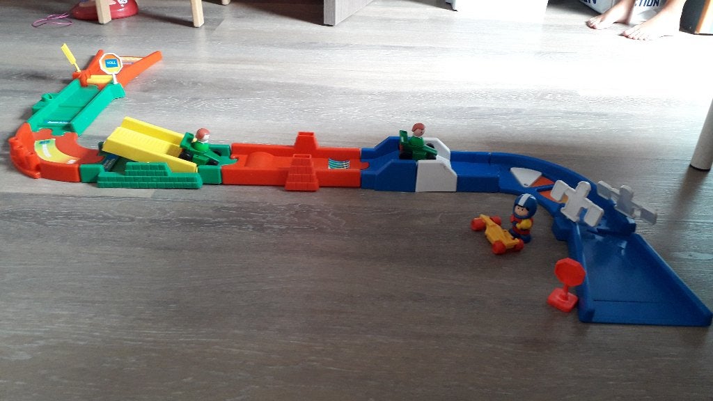 racebaan kleuter, Enfants & Bébés, Jouets | Circuits, Autres marques, Enlèvement, Circuit, Utilisé