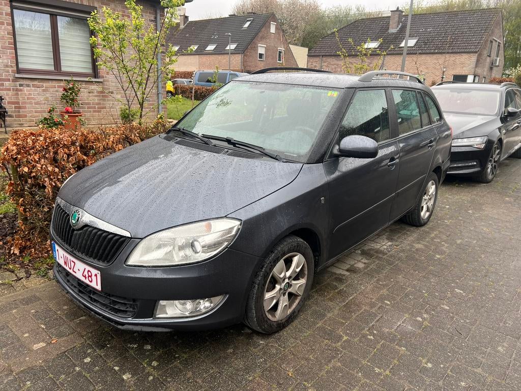 Benzine automaat 1.2tsi benzine Skoda Fabia, Auto's, Skoda, Stof, Zwart, 4 cilinders, 5 zetels