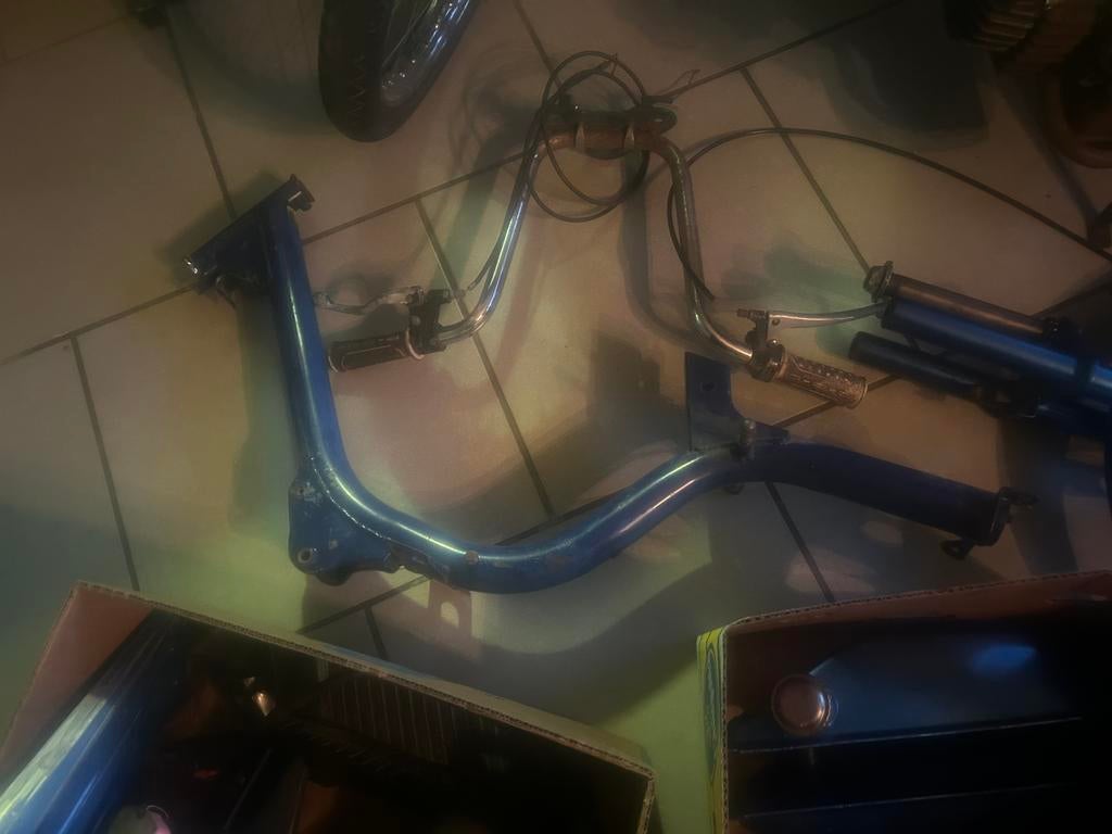 Honda camino klasse a in onderdelen met papieren, Fietsen en Brommers, Brommers | Honda, Ophalen, Zo goed als nieuw