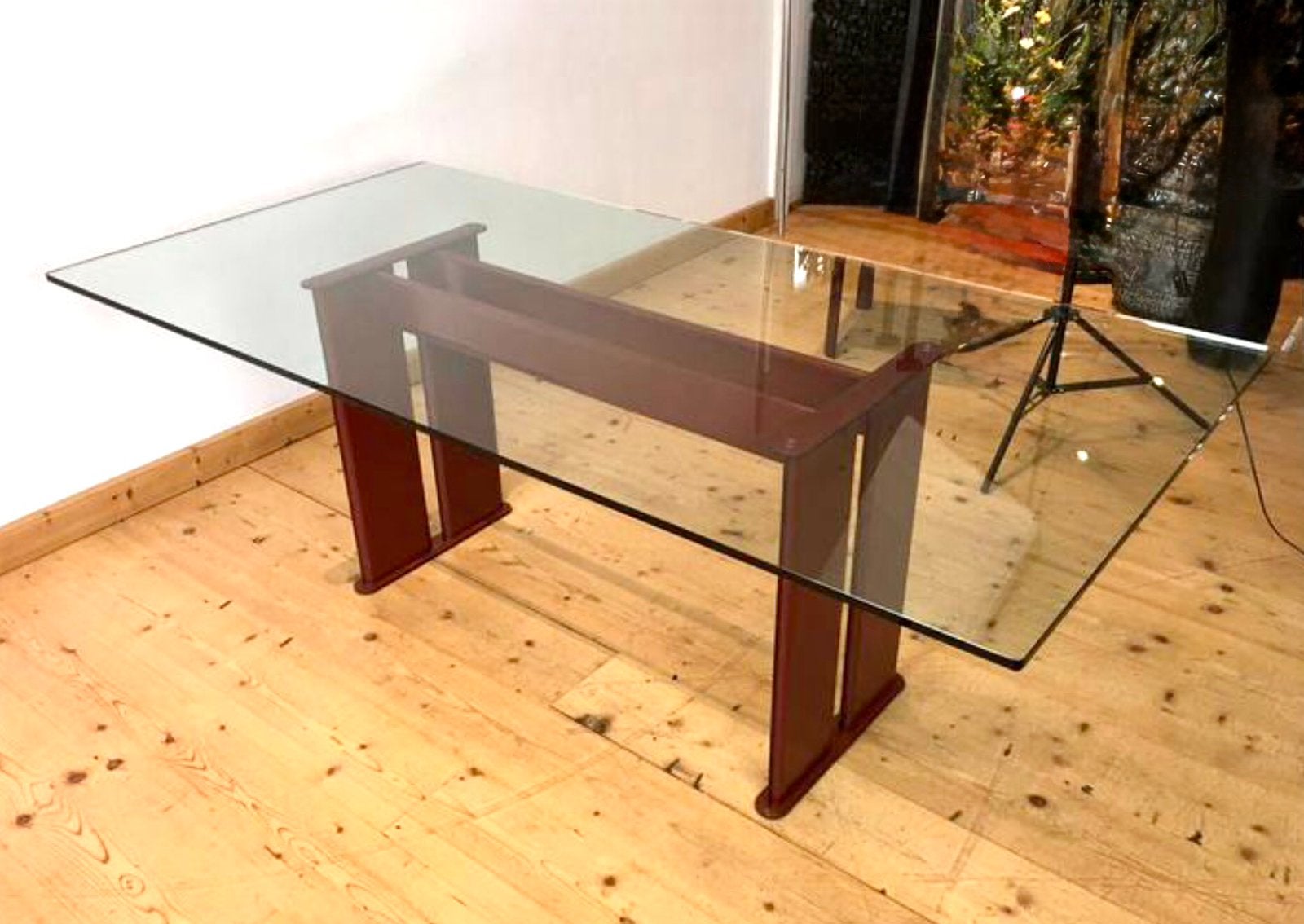 Design Lederen Tafel “ Couro de Brazil “ - Bordeauxrood -'80, Antiek en Kunst, Antiek | Meubels | Tafels, Ophalen