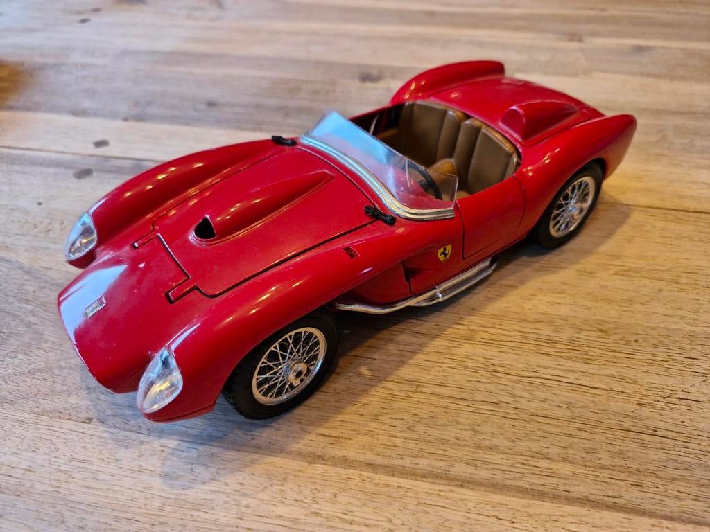 Ferrari 250 Testa Rossa. 1/18. Burago, Ophalen