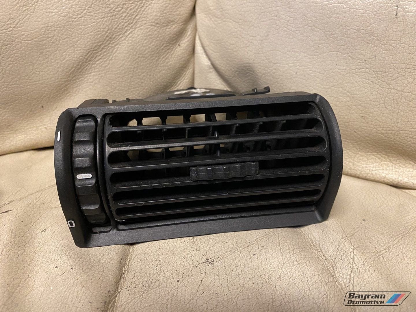 Bmw E32 luchtrooster deel rechts dashboard 7-serie 1375562, Autos : Pièces & Accessoires, -, Utilisé, -, Enlèvement ou Envoi