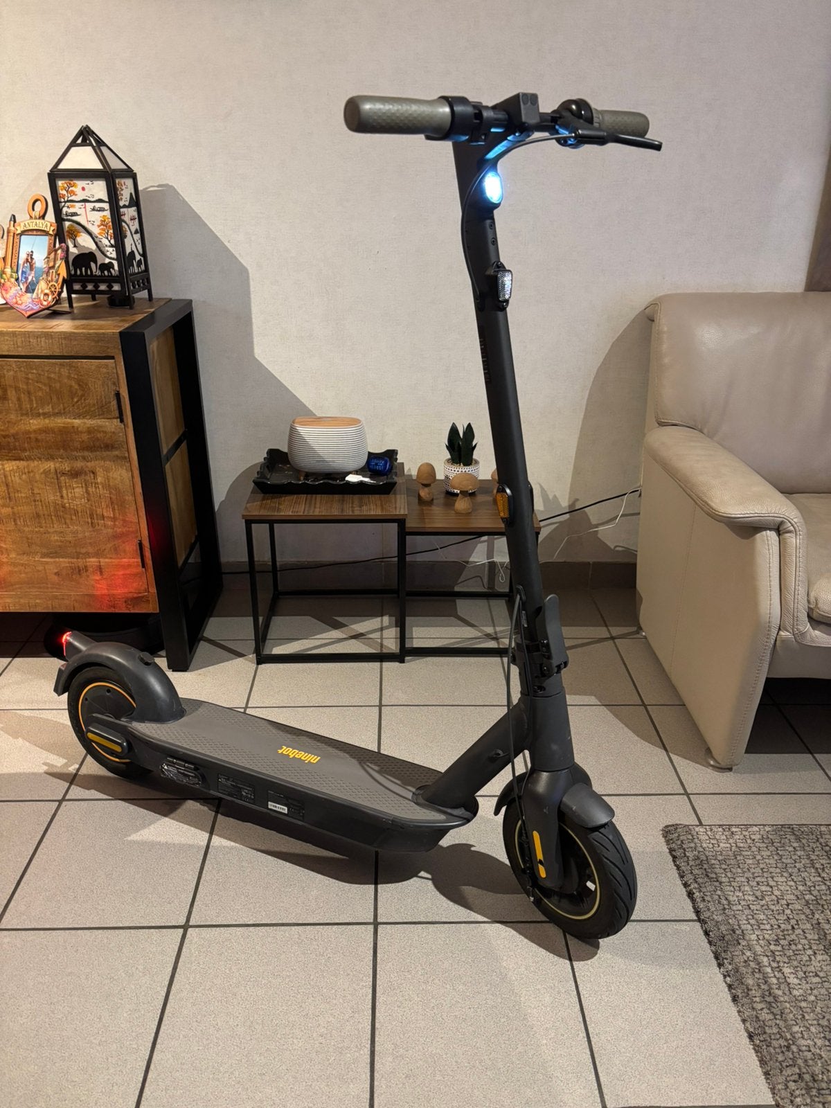 Ninebot Max G30 in zeer goede staat met factuur, Fietsen en Brommers, Ophalen, Zo goed als nieuw, Elektrische step (E-scooter)