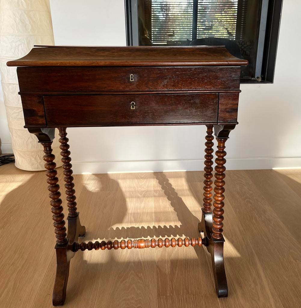 A vendre jolie table à ouvrage ancienne, Enlèvement, Utilisé