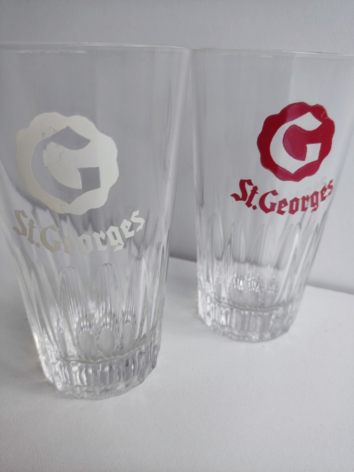 Set van 2 Vintage Geuze St. Georges Bierglazen – Wit & Rood, Verzamelen, Ophalen, Gebruikt, Bierglas