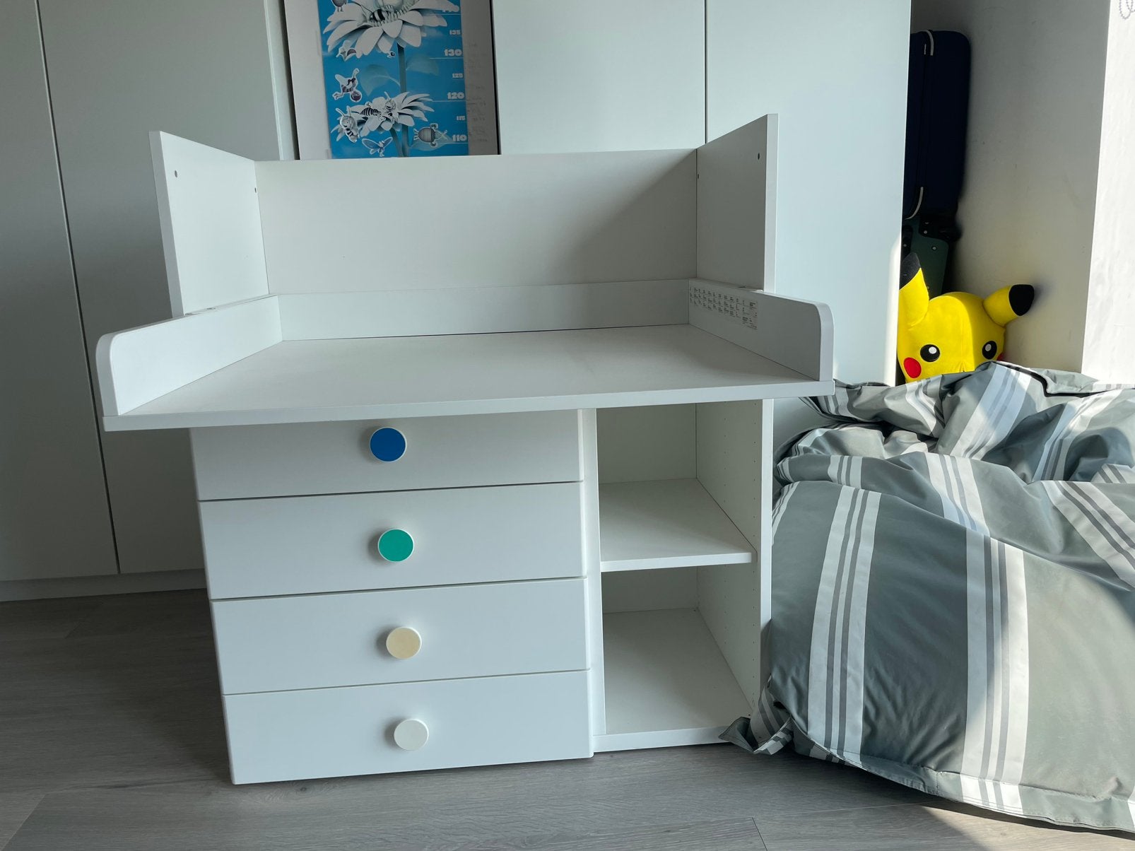 Commode IKEA qui grandit avec: table à langer, bureau, jeux, Enlèvement, Comme neuf
