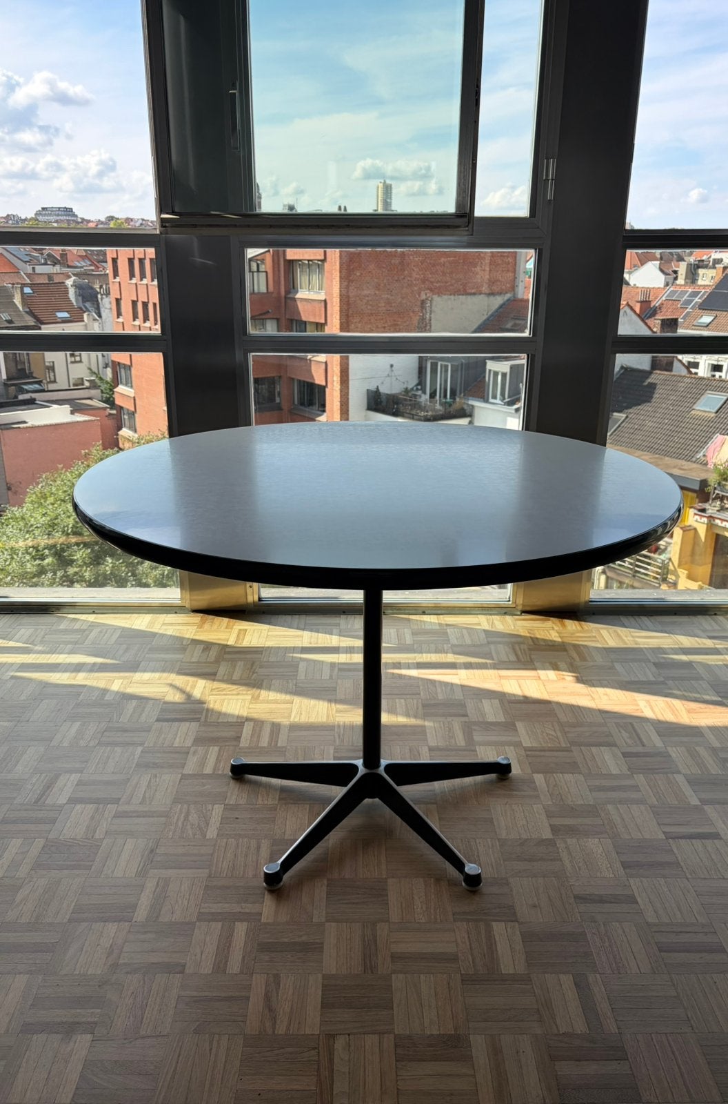 Herman Miller tafel, Ophalen