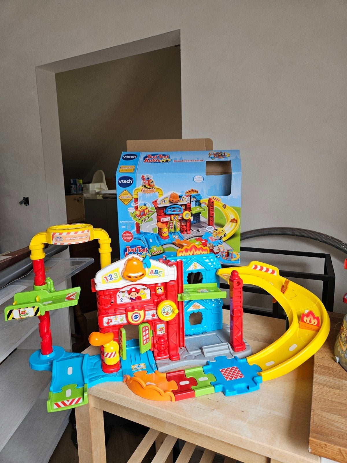 Vtech Toet Toet Auto's - brandweerkazerne, Enlèvement, Comme neuf, 6 mois à 2 ans