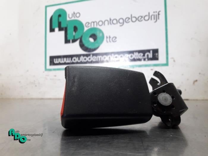 Insertion ceinture de sécurité arrière centre d'un Opel C, -, Opel, 3 mois de garantie, Utilisé