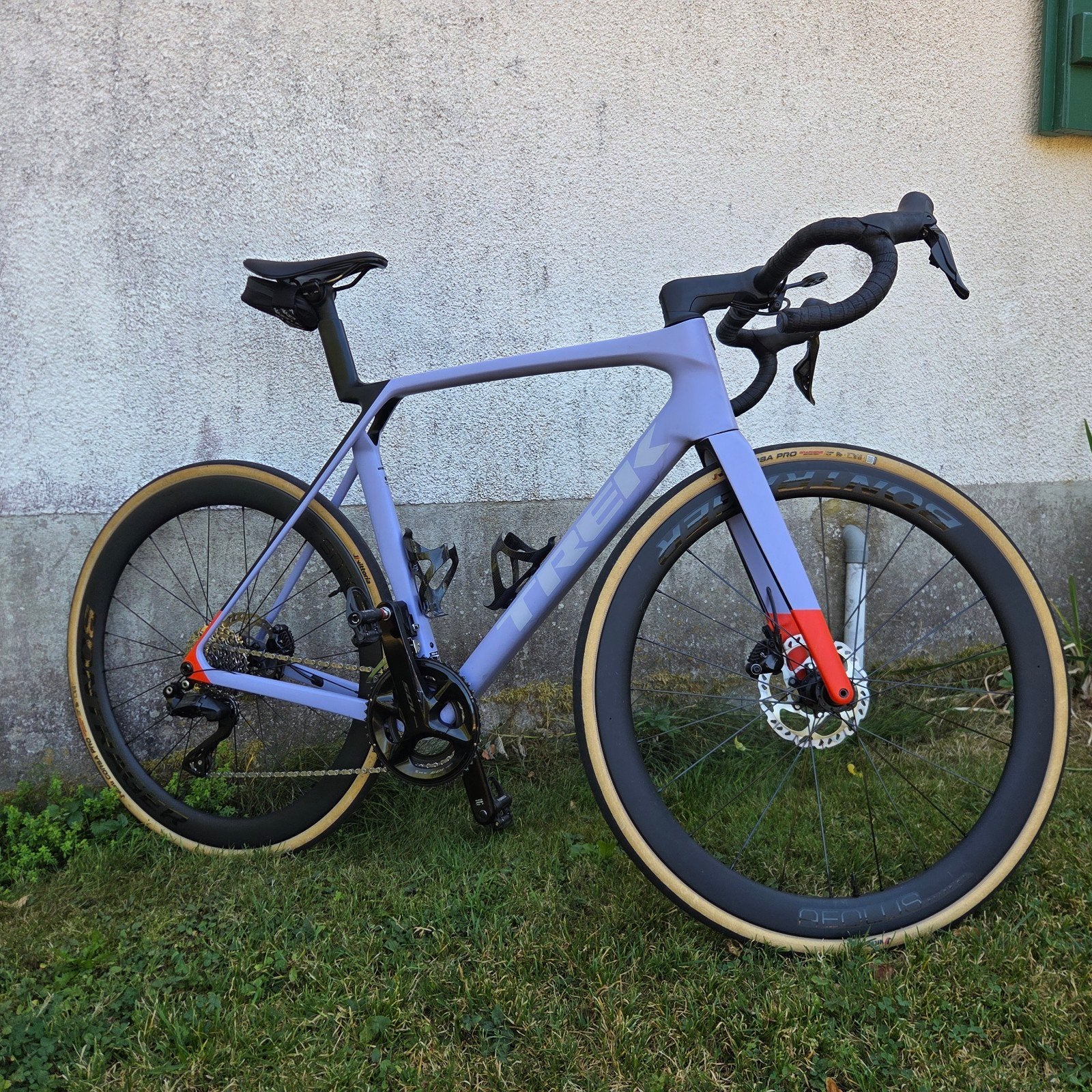 Trek Madone SL 6 Gen 8 Lavendel, Vélos & Vélomoteurs, Vélos | Vélos de course, 57 à 61 cm, Comme neuf, Enlèvement, Frein à disque