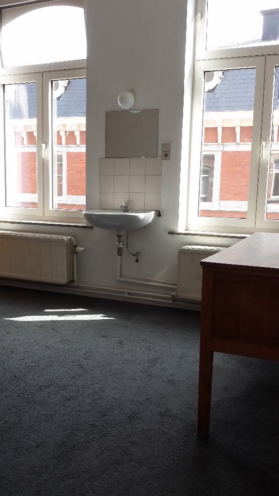 Ruim lichtrijk kot + terras in stijlvolle herenwoning Leuven, Immo, Appartementen en Studio's te huur, Leuven, Minder dan 20 m²