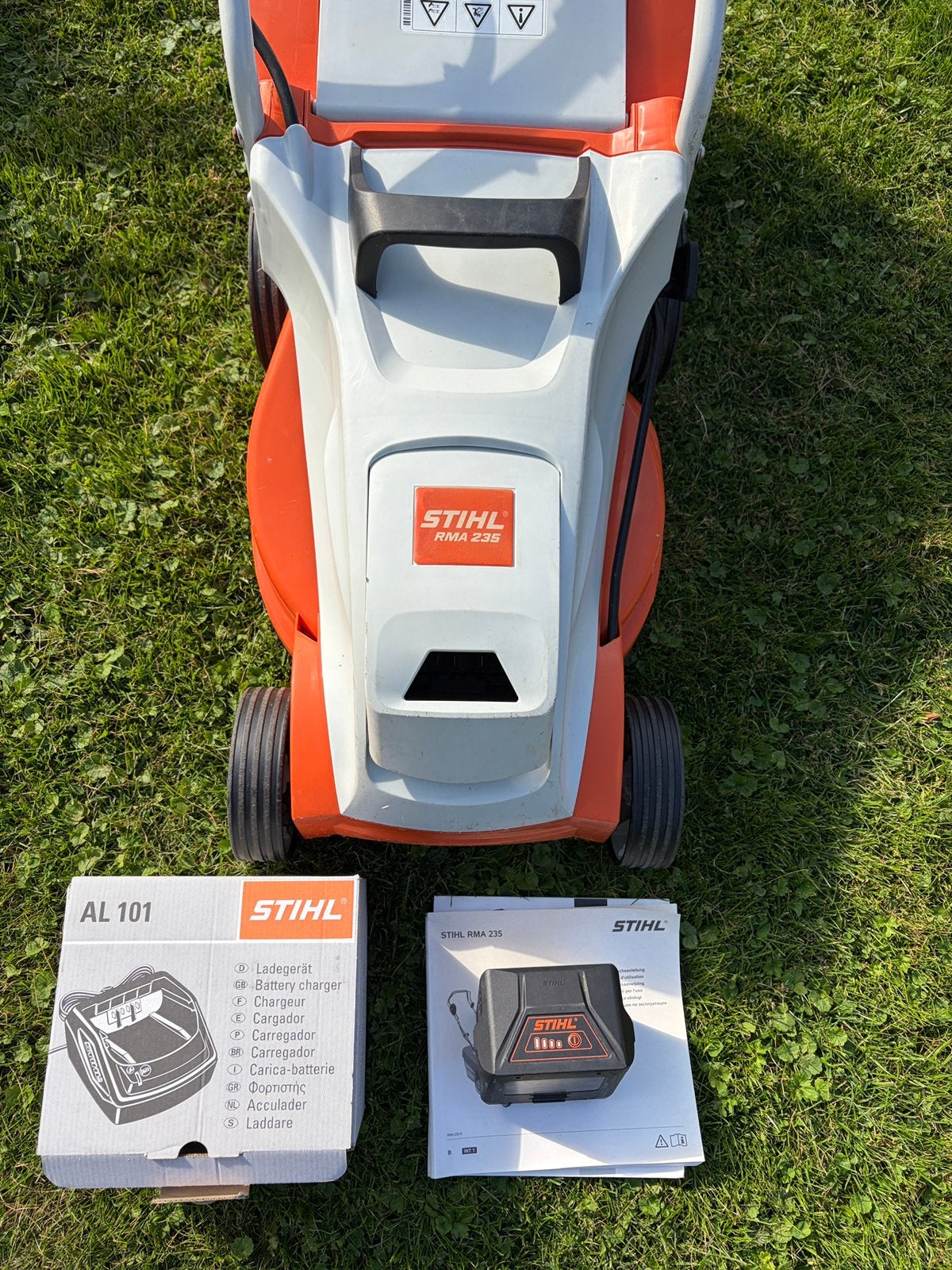 Accu grasmaaier Stihl RMA235 met lader en AK20 batterij, Ophalen of Verzenden, Zo goed als nieuw