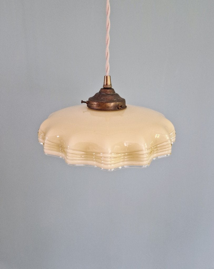 Suspension Art Déco en opaline jaune avec ouraline, Antiquités & Art, Enlèvement ou Envoi