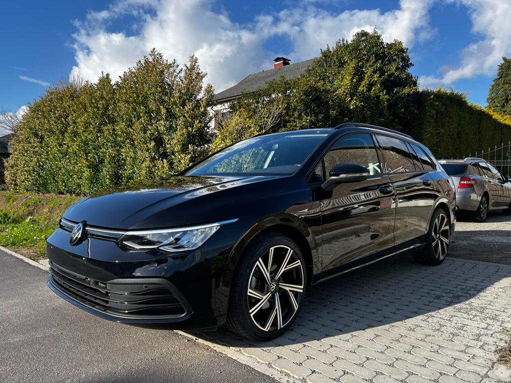Volkswagen Golf 8 / 2024 / 9100 km / 1.0TSI 110Pk / Gekeurd, Voorwielaandrijving, Stof, Zwart, 5 deurs