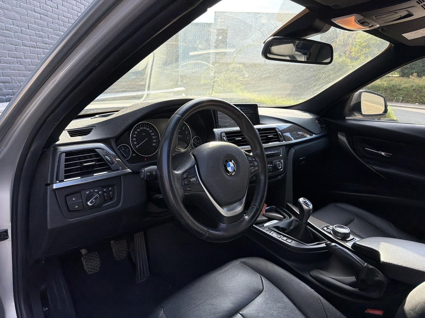 BMW 320 3-serie 320i High Executive | Head-Up Display | Lede, Auto's, Xenon verlichting, Zilver of Grijs, 3 Reeks, 147 g/km